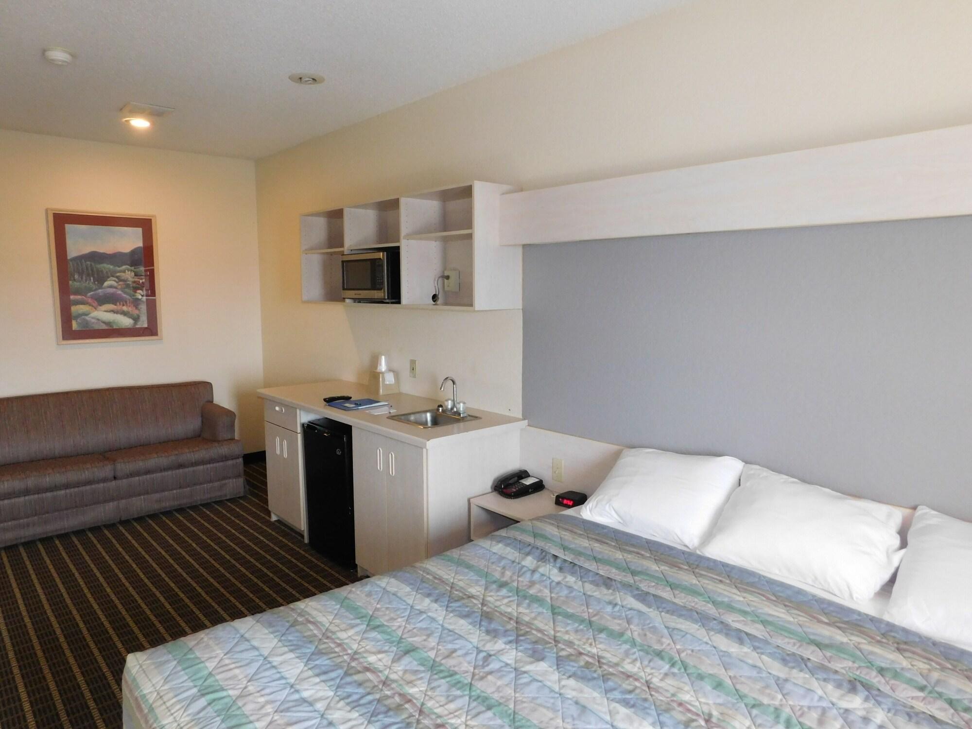Travelodge By Wyndham ชาดรอน ภายนอก รูปภาพ